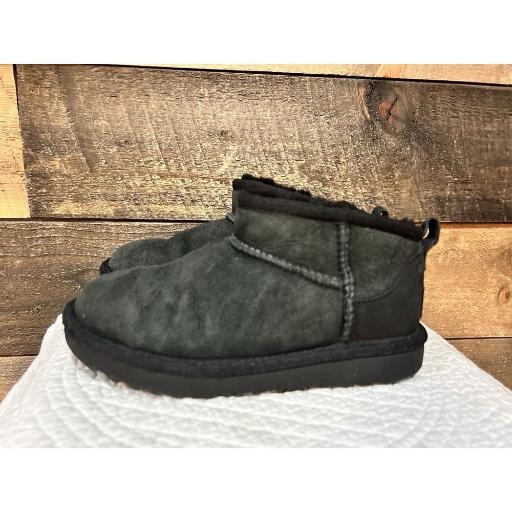 UGG Classic Ultra Mini Kids Mini Boots Sz 13 Black Suede Soft Comfort Slip On